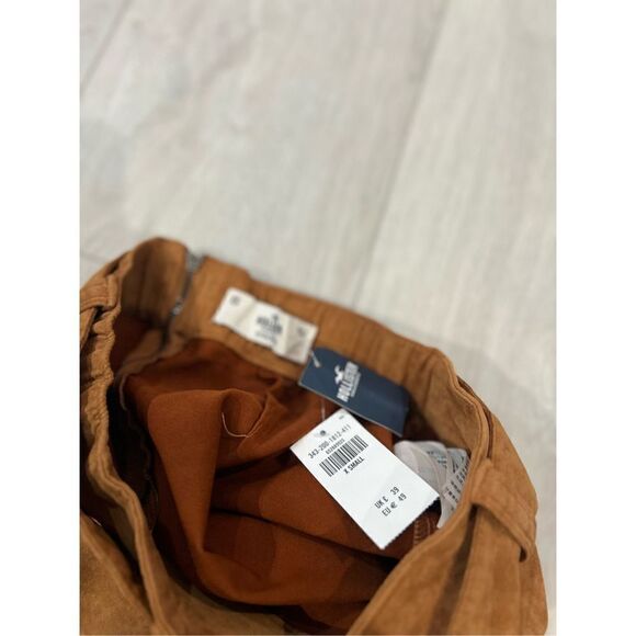 Hollister Ultra High-Rise Faux Suede
Mini Skirt size xs - Picture 3 of 7